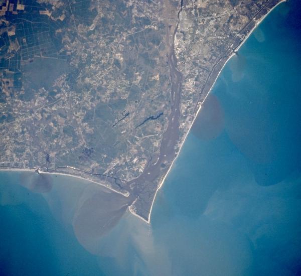<img typeof="foaf:Image" src="http://statelibrarync.org/learnnc/sites/default/files/images/Nasa_photo_cape_fear.jpg" width="600" height="550" alt="Cape Fear-Satellite image" title="Cape Fear-Satellite image" /> <img typeof="foaf:Image" src="http://statelibrarync.org/learnnc/sites/default/files/images/Nasa_photo_cape_fear.jpg" width="600" height="550" alt="Cape Fear-Satellite image" title="Cape Fear-Satellite image" />