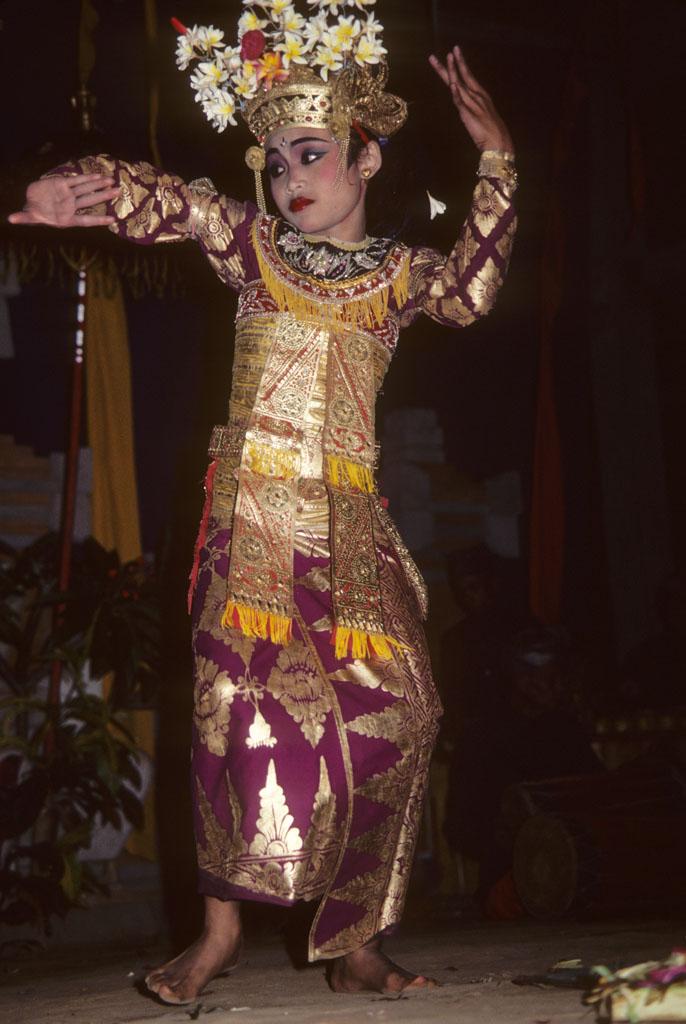 <img typeof="foaf:Image" src="http://statelibrarync.org/learnnc/sites/default/files/images/bali_233.jpg" width="686" height="1024" alt="Balinese girl in welcome dance" title="Balinese girl in welcome dance" /> <img typeof="foaf:Image" src="http://statelibrarync.org/learnnc/sites/default/files/images/bali_233.jpg" width="686" height="1024" alt="Balinese girl in welcome dance" title="Balinese girl in welcome dance" />
