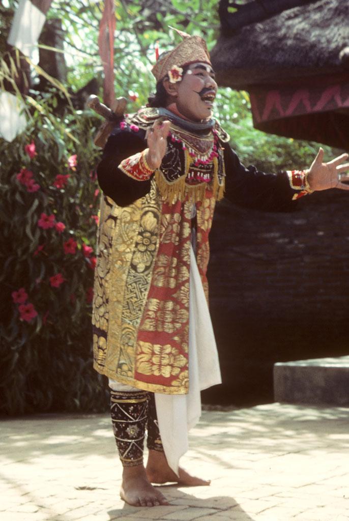 <img typeof="foaf:Image" src="http://statelibrarync.org/learnnc/sites/default/files/images/bali_243.jpg" width="686" height="1024" alt="Clown royal servant character speaks in Balinese Barong dance" title="Clown royal servant character speaks in Balinese Barong dance" /> <img typeof="foaf:Image" src="http://statelibrarync.org/learnnc/sites/default/files/images/bali_243.jpg" width="686" height="1024" alt="Clown royal servant character speaks in Balinese Barong dance" title="Clown royal servant character speaks in Balinese Barong dance" />