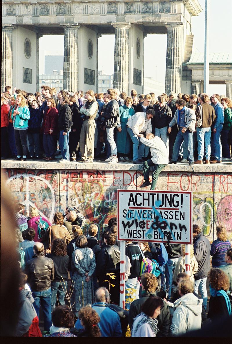 Germans at Berlin Wall Germans at Berlin Wall