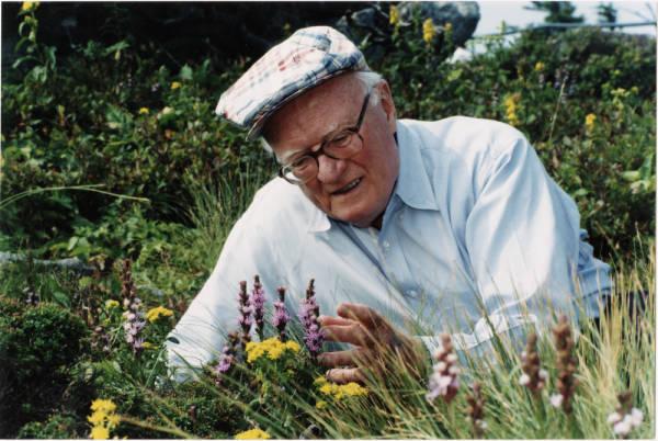 Hugh Morton with endangered wildflowers Hugh Morton with endangered wildflowers