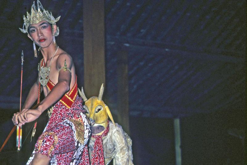 <img typeof="foaf:Image" src="http://statelibrarync.org/learnnc/sites/default/files/images/thai_rama_075.jpg" width="1024" height="683" alt="Javanese Rama dancer pursues golden deer in performance" title="Javanese Rama dancer pursues golden deer in performance" /> <img typeof="foaf:Image" src="http://statelibrarync.org/learnnc/sites/default/files/images/thai_rama_075.jpg" width="1024" height="683" alt="Javanese Rama dancer pursues golden deer in performance" title="Javanese Rama dancer pursues golden deer in performance" />