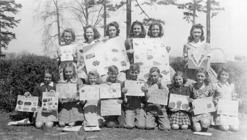 4-H club boys and girls exhibiting their Victory Garden posters 4-H club boys and girls exhibiting their Victory Garden posters