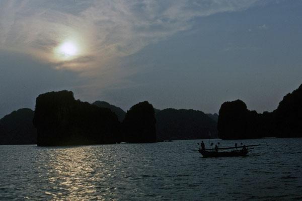 <img typeof="foaf:Image" src="http://statelibrarync.org/learnnc/sites/default/files/images/vietnam_022.jpg" width="600" height="400" /> <img typeof="foaf:Image" src="http://statelibrarync.org/learnnc/sites/default/files/images/vietnam_022.jpg" width="600" height="400" />