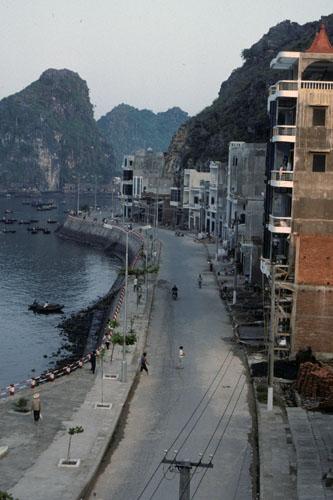 <img typeof="foaf:Image" src="http://statelibrarync.org/learnnc/sites/default/files/images/vietnam_026.jpg" width="333" height="500" /> <img typeof="foaf:Image" src="http://statelibrarync.org/learnnc/sites/default/files/images/vietnam_026.jpg" width="333" height="500" />