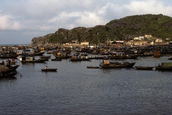<img typeof="foaf:Image" src="http://statelibrarync.org/learnnc/sites/default/files/images/vietnam_078.jpg" width="600" height="400" /> <img typeof="foaf:Image" src="http://statelibrarync.org/learnnc/sites/default/files/images/vietnam_078.jpg" width="600" height="400" />