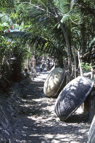 <img typeof="foaf:Image" src="http://statelibrarync.org/learnnc/sites/default/files/images/vietnam_087.jpg" width="333" height="500" /> <img typeof="foaf:Image" src="http://statelibrarync.org/learnnc/sites/default/files/images/vietnam_087.jpg" width="333" height="500" />