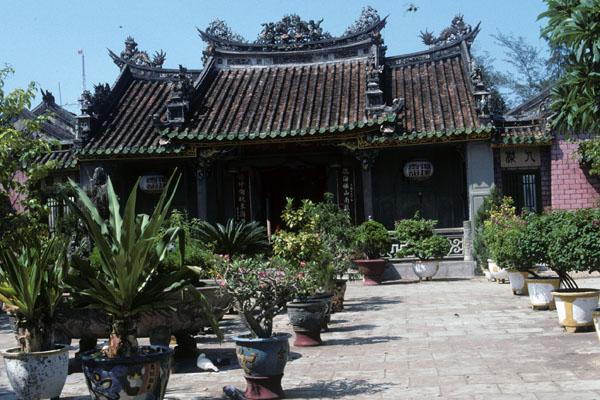 <img typeof="foaf:Image" src="http://statelibrarync.org/learnnc/sites/default/files/images/vietnam_115.jpg" width="600" height="400" /> <img typeof="foaf:Image" src="http://statelibrarync.org/learnnc/sites/default/files/images/vietnam_115.jpg" width="600" height="400" />