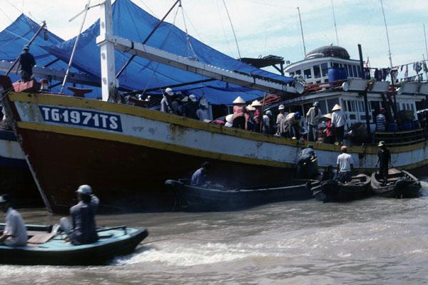 <img typeof="foaf:Image" src="http://statelibrarync.org/learnnc/sites/default/files/images/vietnam_187.jpg" width="600" height="400" /> <img typeof="foaf:Image" src="http://statelibrarync.org/learnnc/sites/default/files/images/vietnam_187.jpg" width="600" height="400" />