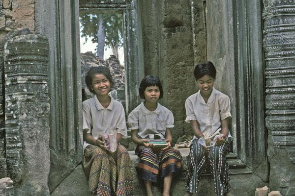 <img typeof="foaf:Image" src="http://statelibrarync.org/learnnc/sites/default/files/images/vietnam_197.jpg" width="600" height="400" /> <img typeof="foaf:Image" src="http://statelibrarync.org/learnnc/sites/default/files/images/vietnam_197.jpg" width="600" height="400" />