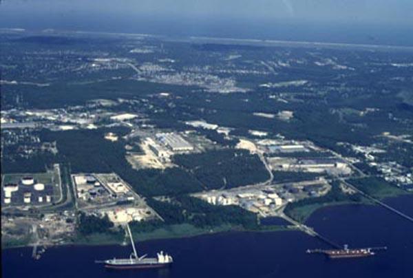 <img typeof="foaf:Image" src="http://statelibrarync.org/learnnc/sites/default/files/images/wilmington_port.jpg" width="600" height="404" alt="Port of Wilmington" title="Port of Wilmington" /> <img typeof="foaf:Image" src="http://statelibrarync.org/learnnc/sites/default/files/images/wilmington_port.jpg" width="600" height="404" alt="Port of Wilmington" title="Port of Wilmington" />