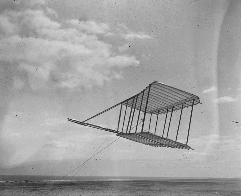 <img typeof="foaf:Image" src="http://statelibrarync.org/learnnc/sites/default/files/images/wrightbrothers1900glider.jpg" width="888" height="724" /> <img typeof="foaf:Image" src="http://statelibrarync.org/learnnc/sites/default/files/images/wrightbrothers1900glider.jpg" width="888" height="724" />